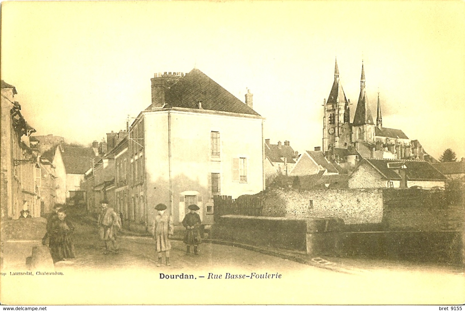 91 DOURDAN RUE BASSE FOULERIE ANIMEE LE BERET EST DE RIGUEUR - Dourdan