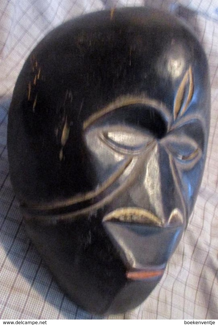 Afrikaans Masker Man Met Witte Snor - Art Africain