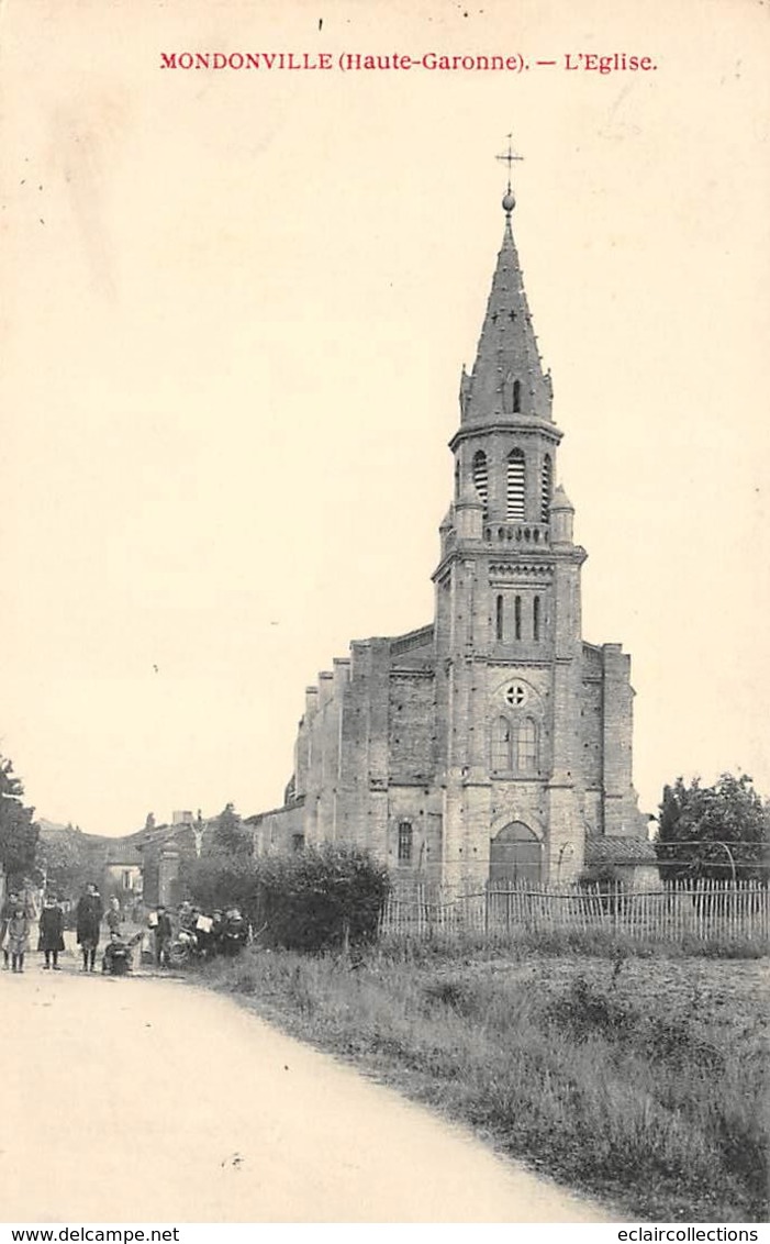 Mondeville         31         Rue Et église            (Voir Scan) - Autres & Non Classés