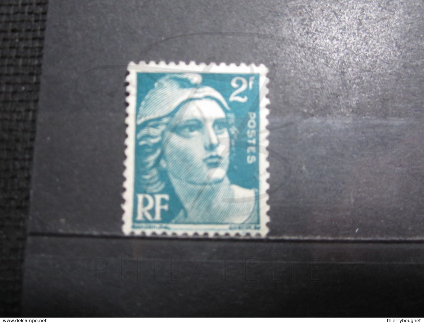 VEND BEAU TIMBRE FRANCE N° 713 , FOND LIGNE !!! (w) - Oblitérés