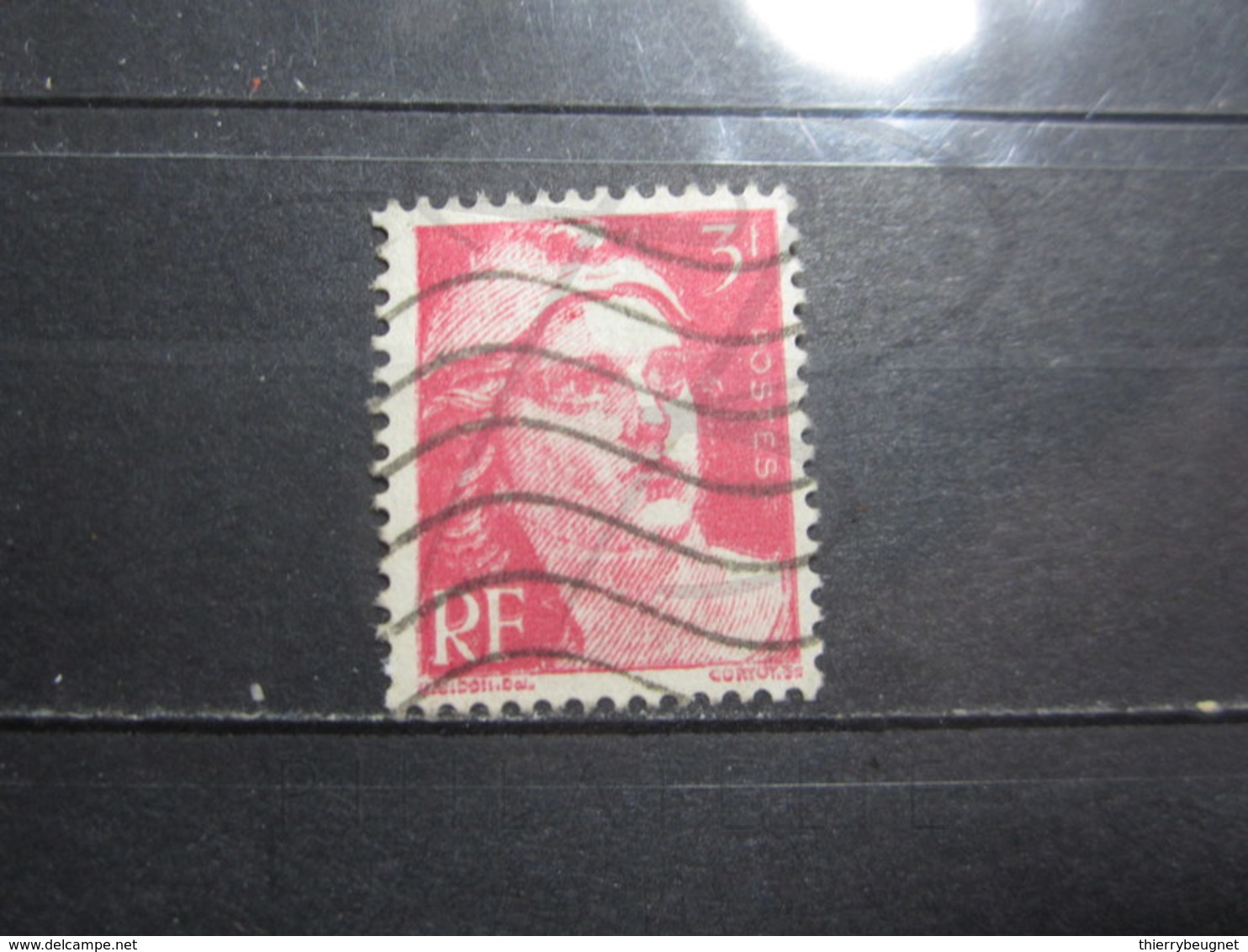 VEND BEAU TIMBRE FRANCE N° 716 , IMPRESSION DECALEE !!! - Gebraucht