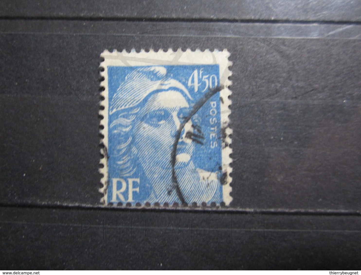 VEND BEAU TIMBRE FRANCE N° 718A , PIQUAGE DECALE !!! - Usados