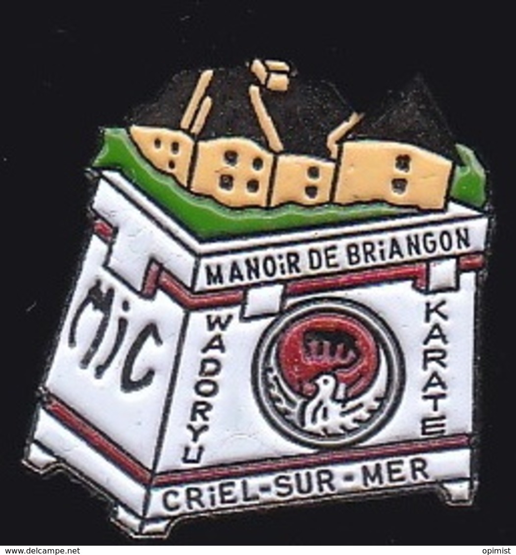 64673- Pin's-Manoir De Briançon, Criel-sur-Mer - Normandie.MJC.Wadoryu.Karaté. - Judo