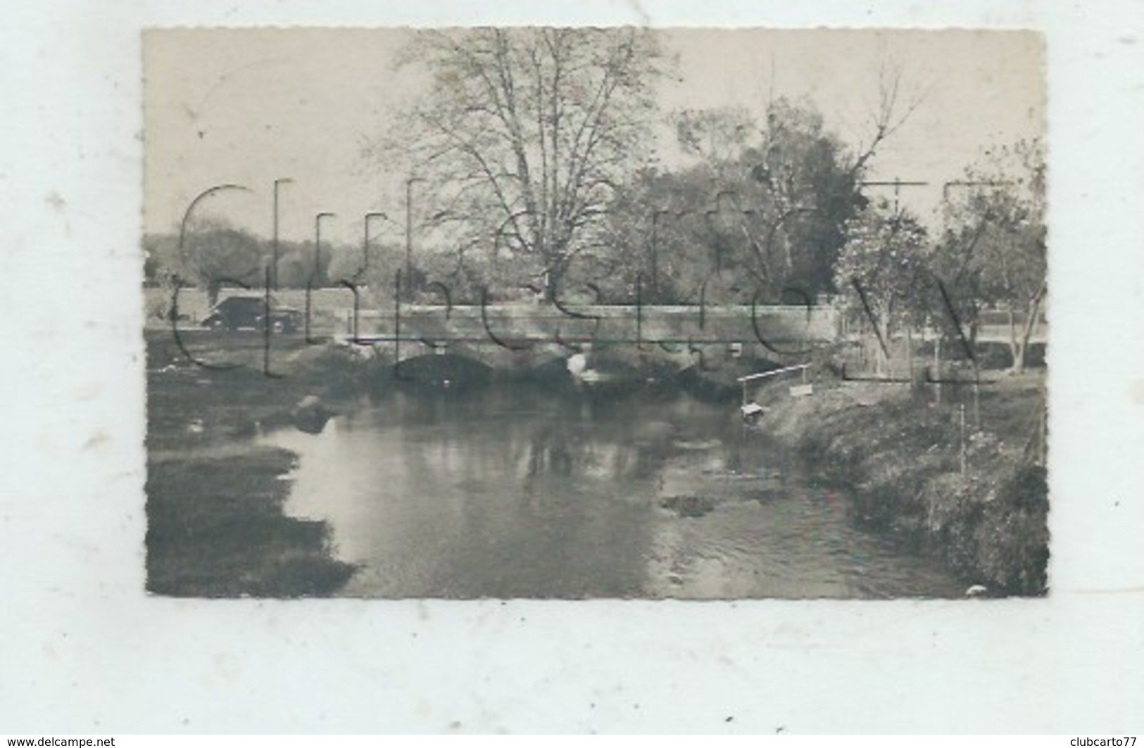 Marcilly-sur-Eure (27) : 4CV Renault Garée Au Pont Sur Le Couenon En 1951 (animé) PF. - Marcilly-sur-Eure