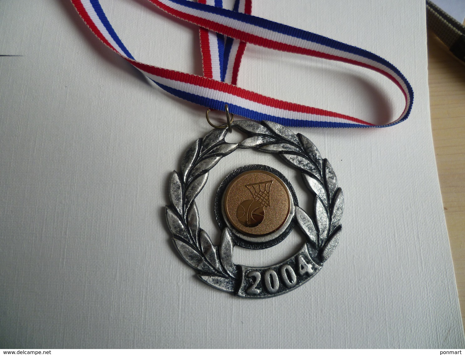 Médaille Sport Basket 2004 - Bekleidung, Souvenirs Und Sonstige