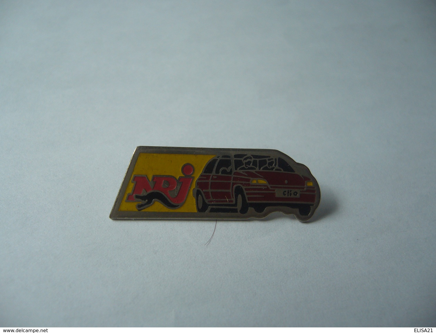 PIN'S PINS NRJ CLIO - Renault