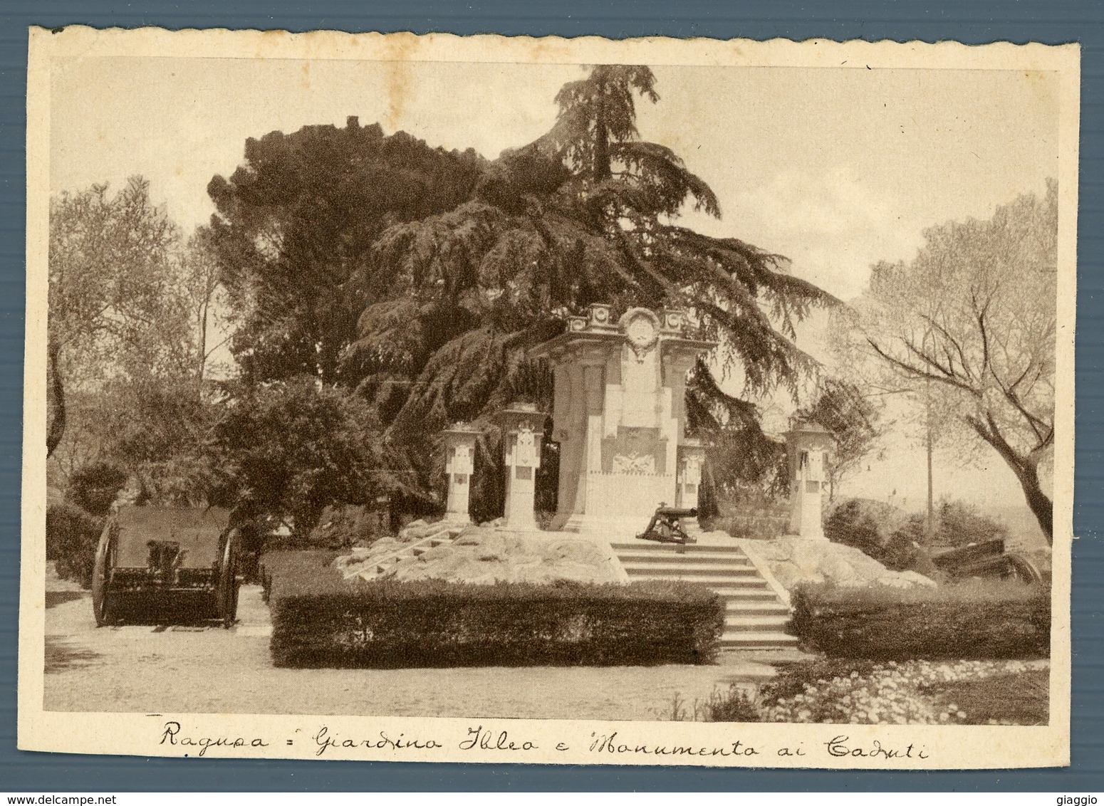 °°° Cartolina - Ragusa Giardino Ibleo E Monumento Ai Caduti (forse Rifilata ?)  Viaggiata °°° - Ragusa