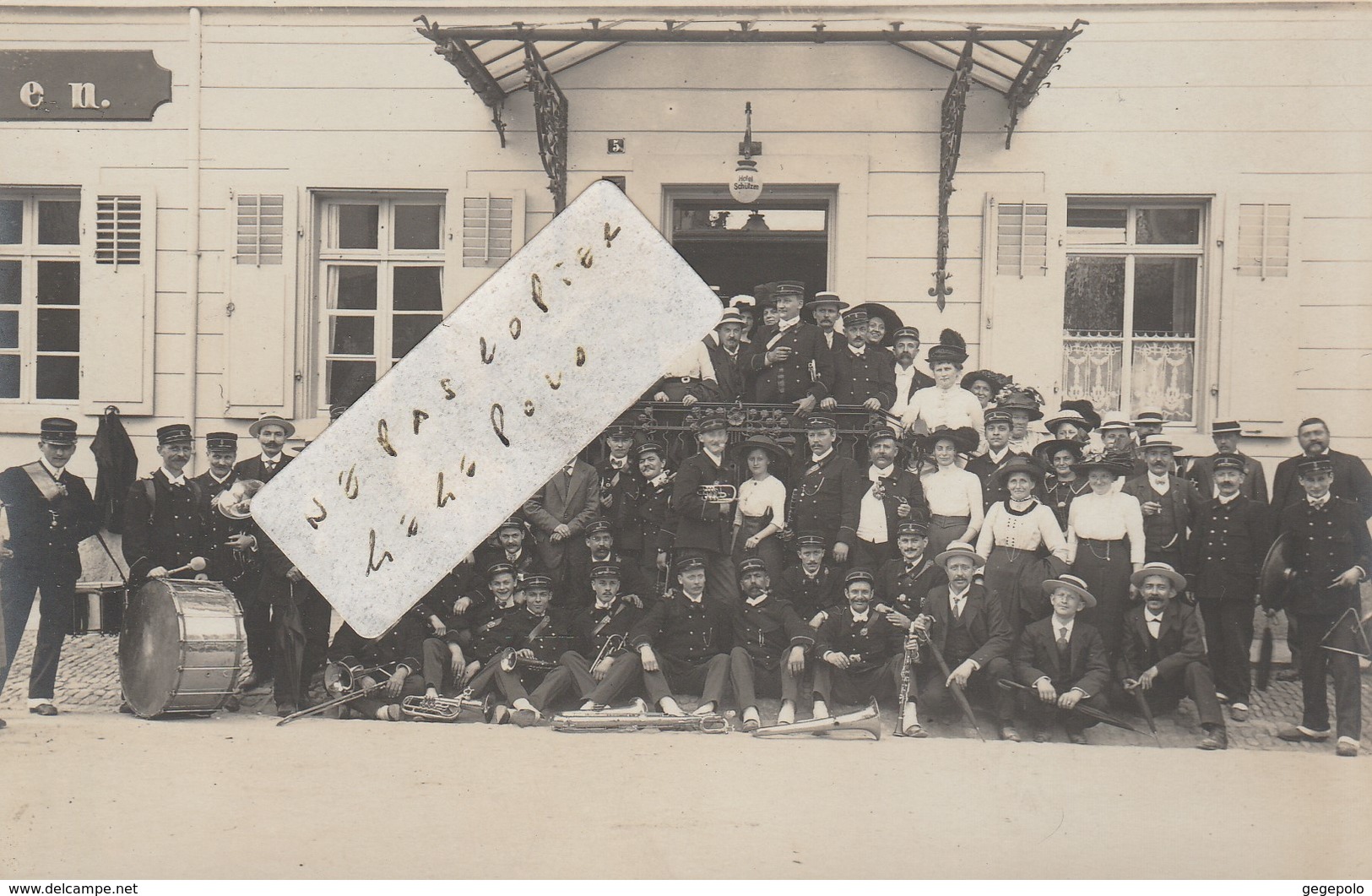 RHEINFELDEN - On Pose Devant L' Hôtel Schutzen    ( Carte Photo  )  Rare - Rheinfelden