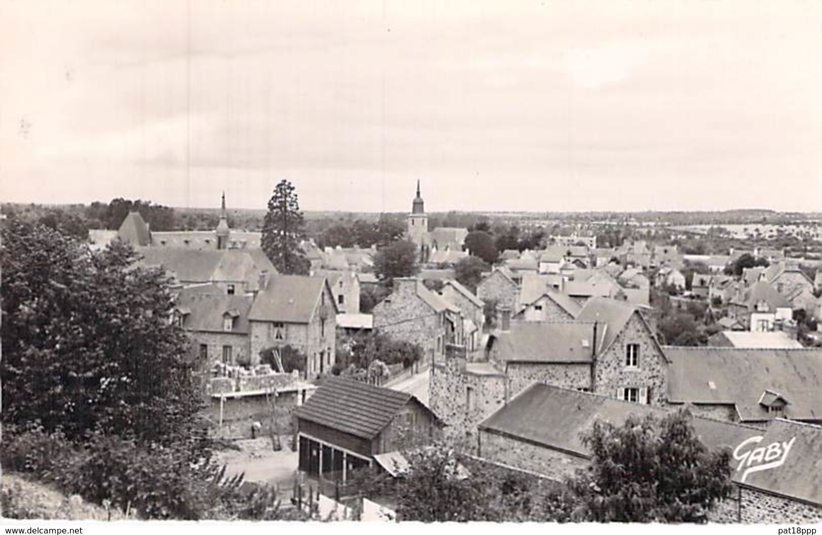 22 - LAMBALLE : Vue Générale - CPSM Photo Dentelée N/B Format CPA - Côtes D'Armor ( Religion Catholique ) - Lamballe