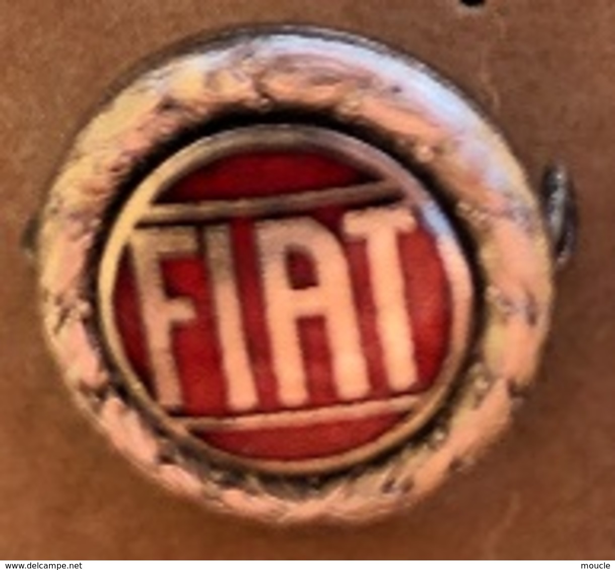 ATTENTION C'EST UNE BROCHE - RONDE - LOGO FIAT - VOITURE - CAR - AUTO - MACCHINA - ITALIA - ITALIE - ITALIEN - Fiat