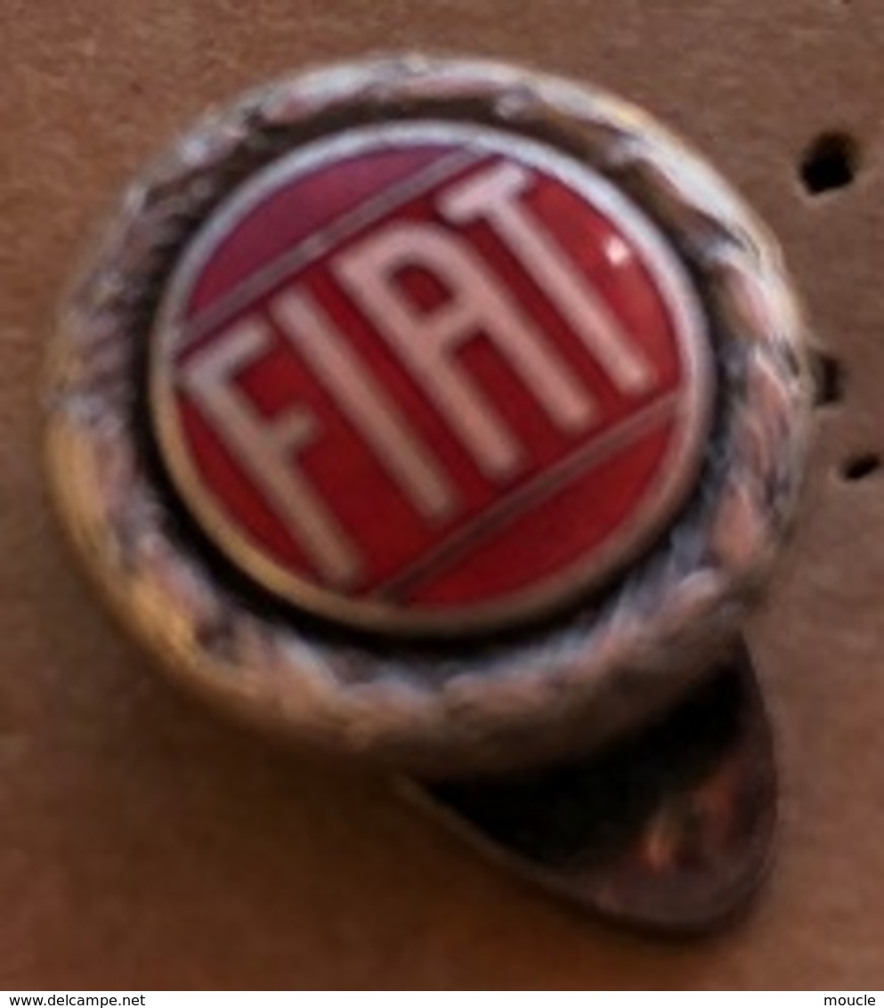 ATTENTION C'EST UNE BOUTONNIERE - RONDE - LOGO FIAT - VOITURE - CAR - AUTO - MACCHINA - ITALIA - ITALIE-ITALIEN- MILANO - Fiat