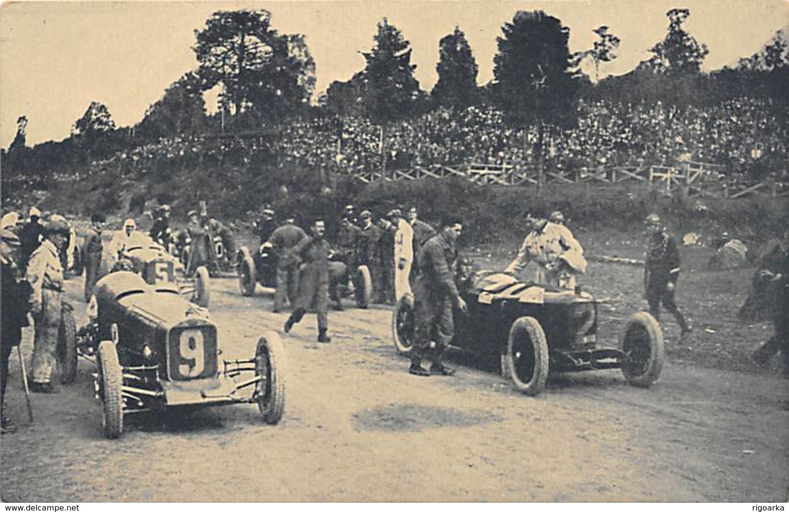 GRAN PREMIO DE EUROPA 1925 (SPA).- LOS COCHES PARTICULARES ALINENDOSE PARA TOMAR LA SALIDA. A LA DERECHA, ASCARI - Grand Prix / F1