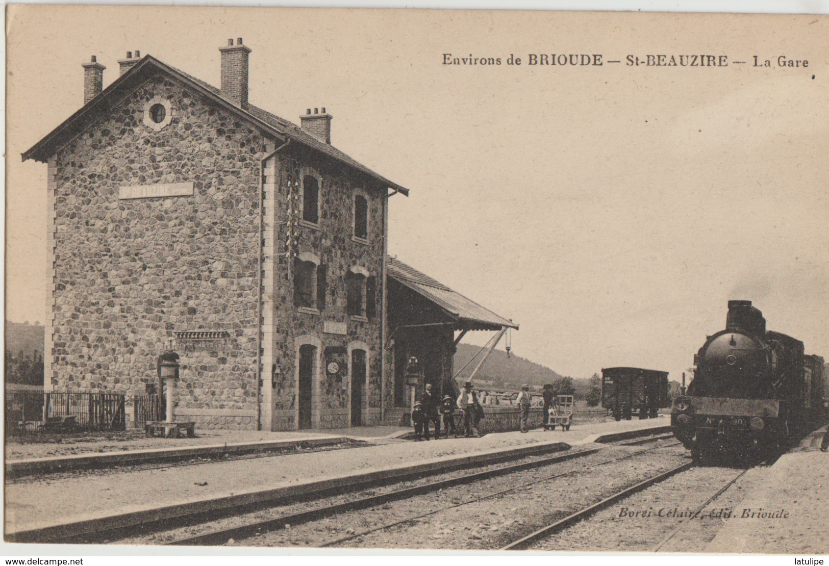Saint-Beauzire  43   La Gare _Train Z=entrant En Gare Et Les Quais Bien Animés - Altri & Non Classificati