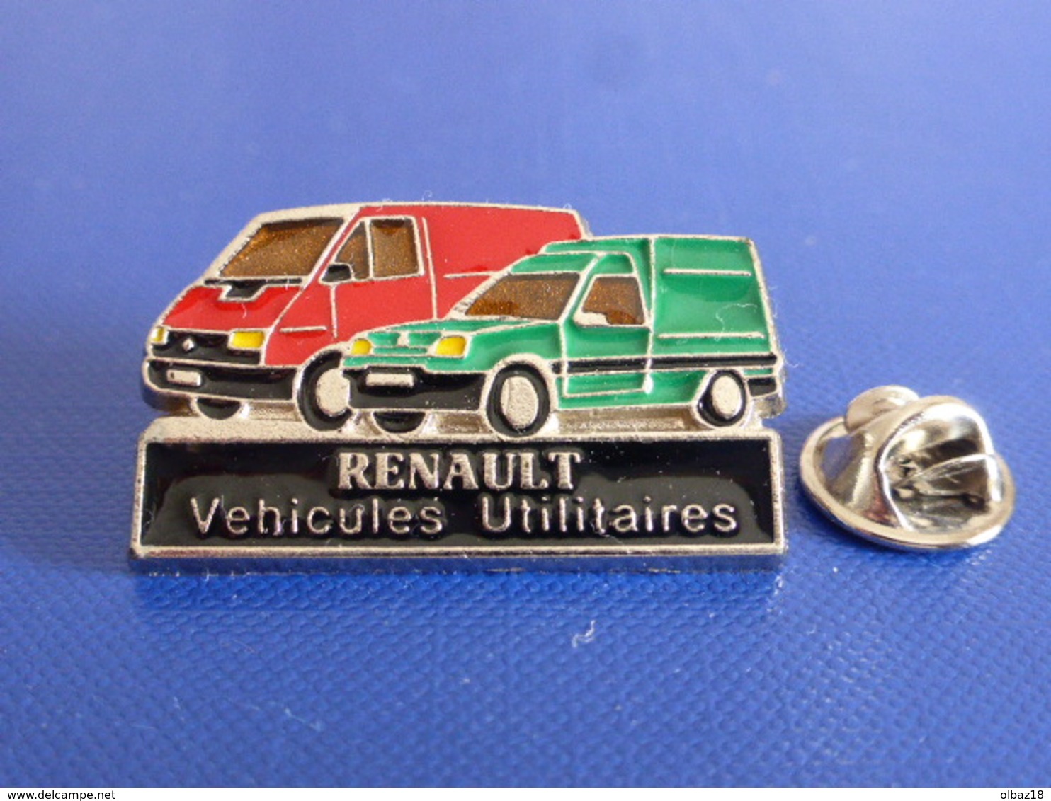 Pin's Renault Véhicules Utilitaires - Trafic 4L Express - Voiture Camion (JD6) - Renault