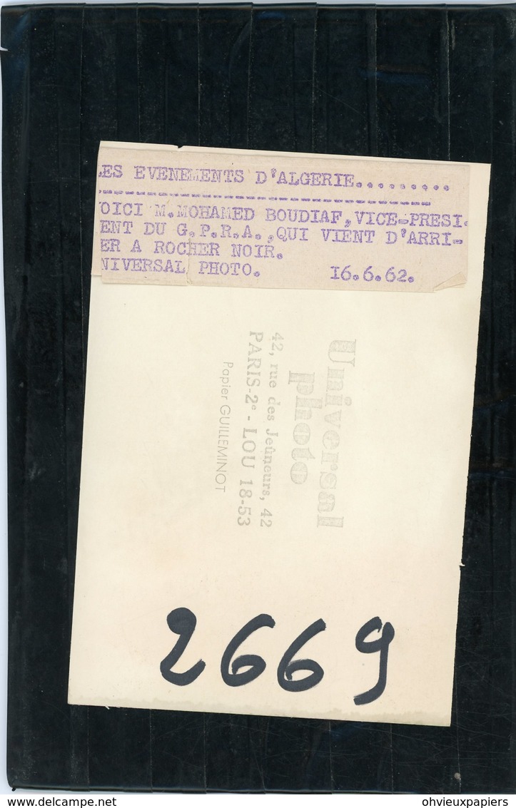 Photo De Presse . Politique  ALGERIE . MOHAMED BOUDIAF  Homme D'état , Président Du G.P.R.A.  En 1962 - Identifizierten Personen