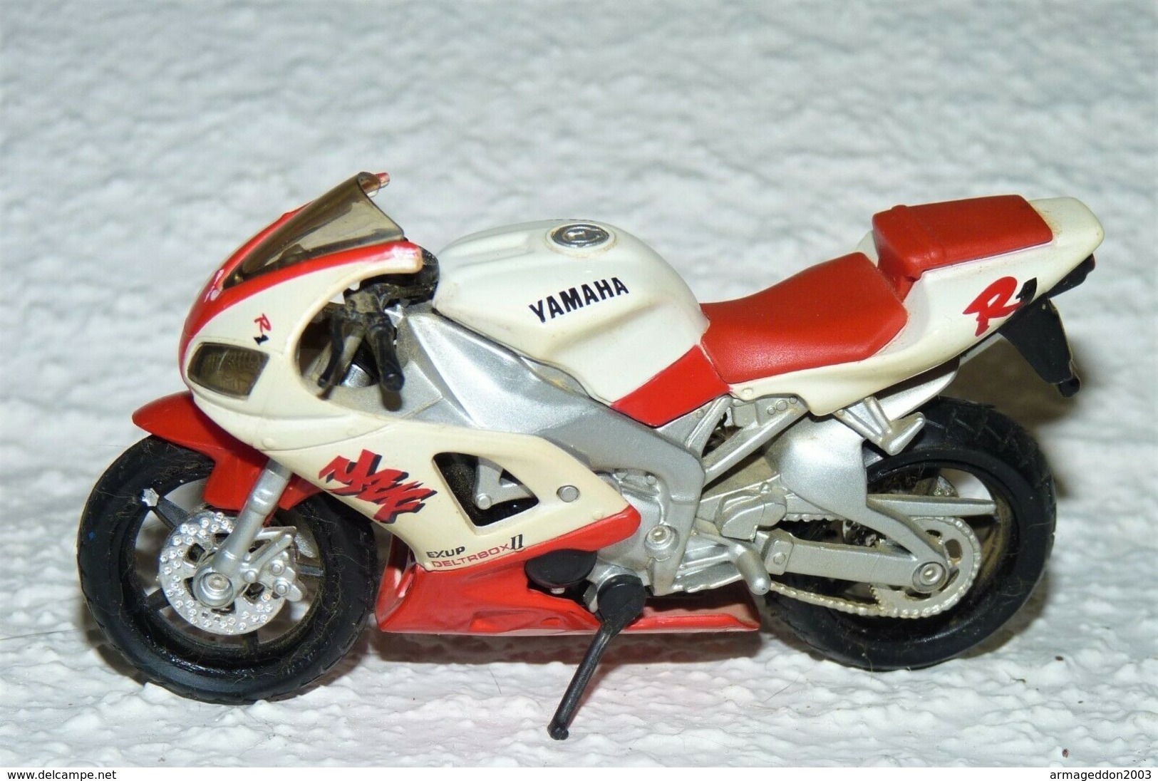 MAISTO MOTO 1/18 YAMAHA YZF R1 EXUP DELTRBOX D TBE - Motorräder