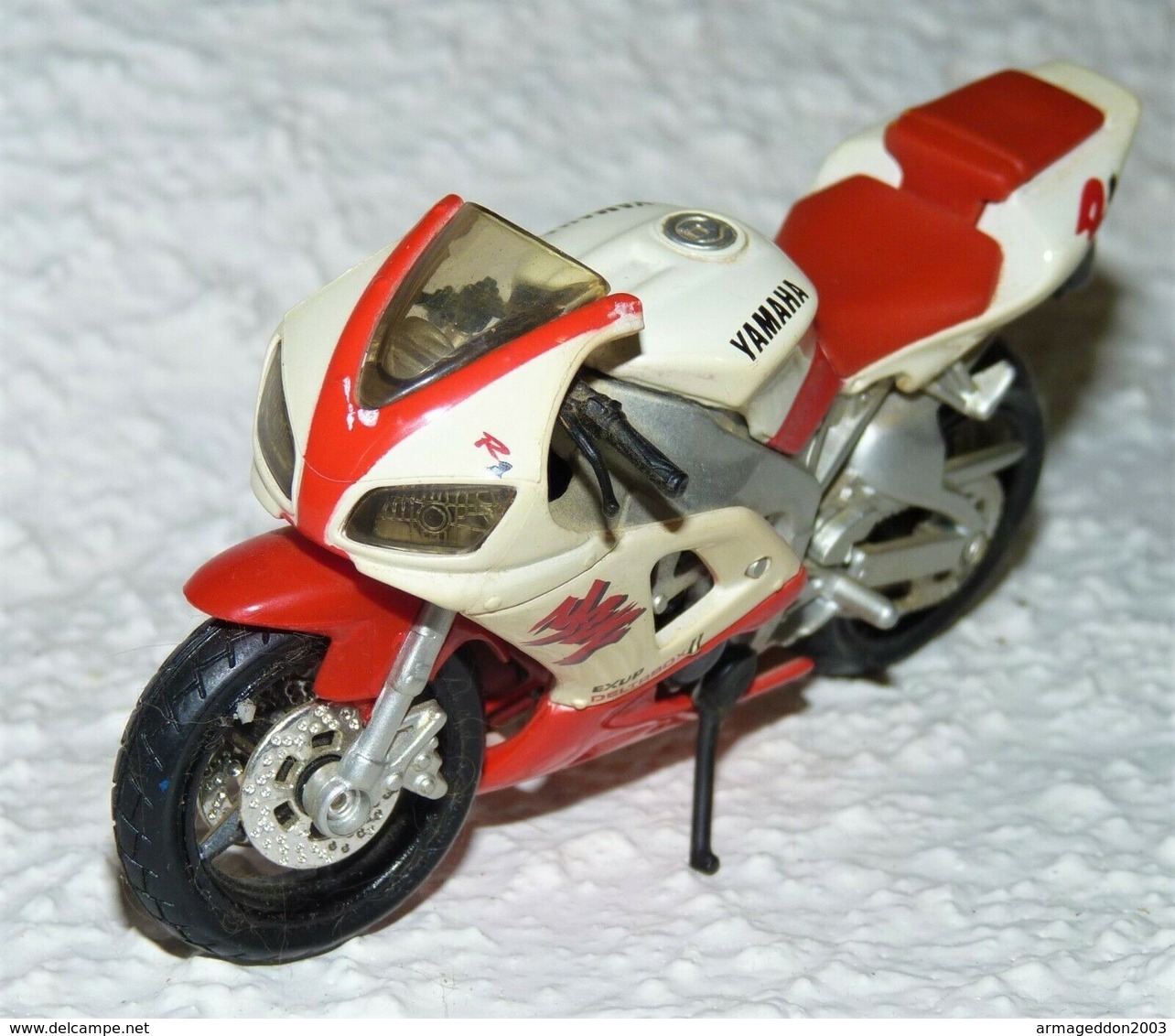 MAISTO MOTO 1/18 YAMAHA YZF R1 EXUP DELTRBOX D TBE