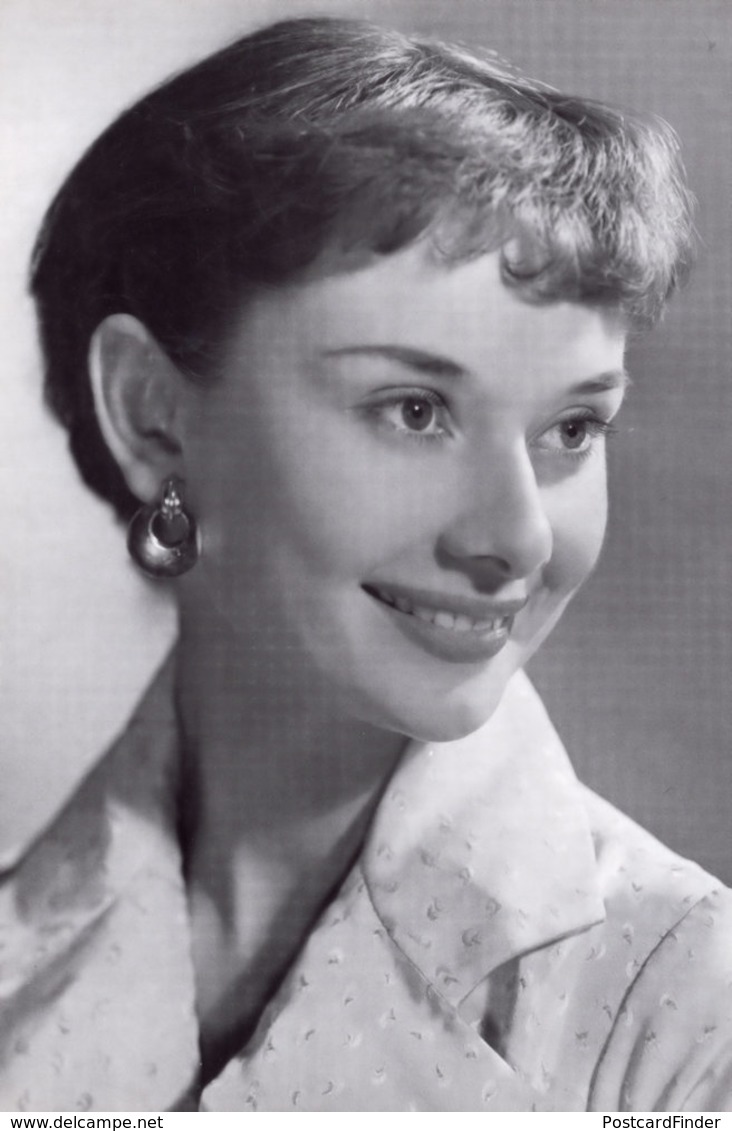 Audrey Hepburn Vintage Office Blouse As Secretary Photo Postcard - Actors