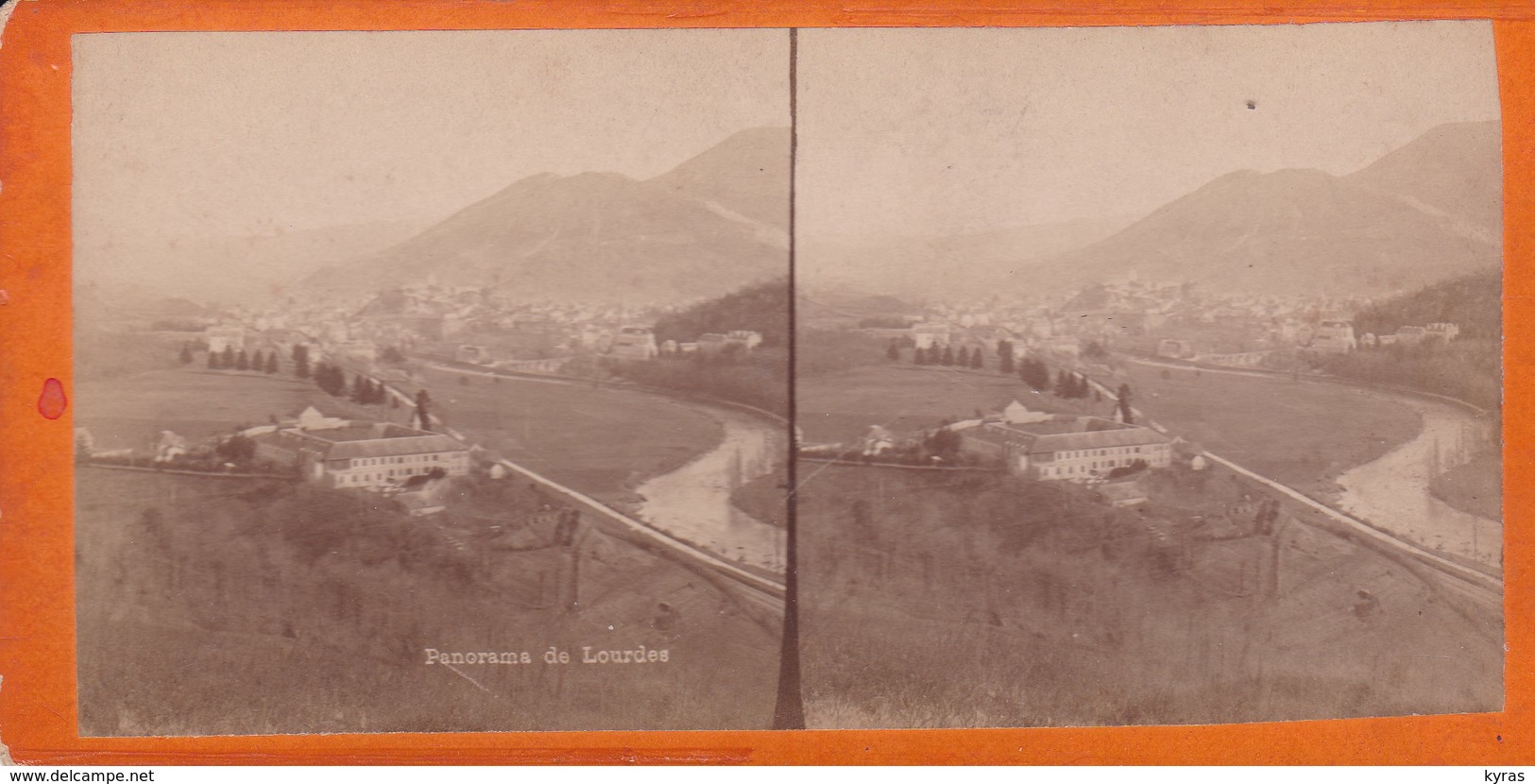 Carte STEREOSCOPIQUE LOURDES . Panorama De Lourdes  (Sur Carton Rigide 8,5 X 18 Photo P. VIRON Lourdes) - Stereoskopie