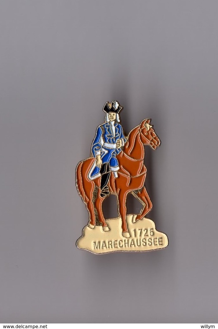 Pin's Police / Gendarmerie - Maréchaussée 1725 Cavalier (base Dorée) - Police