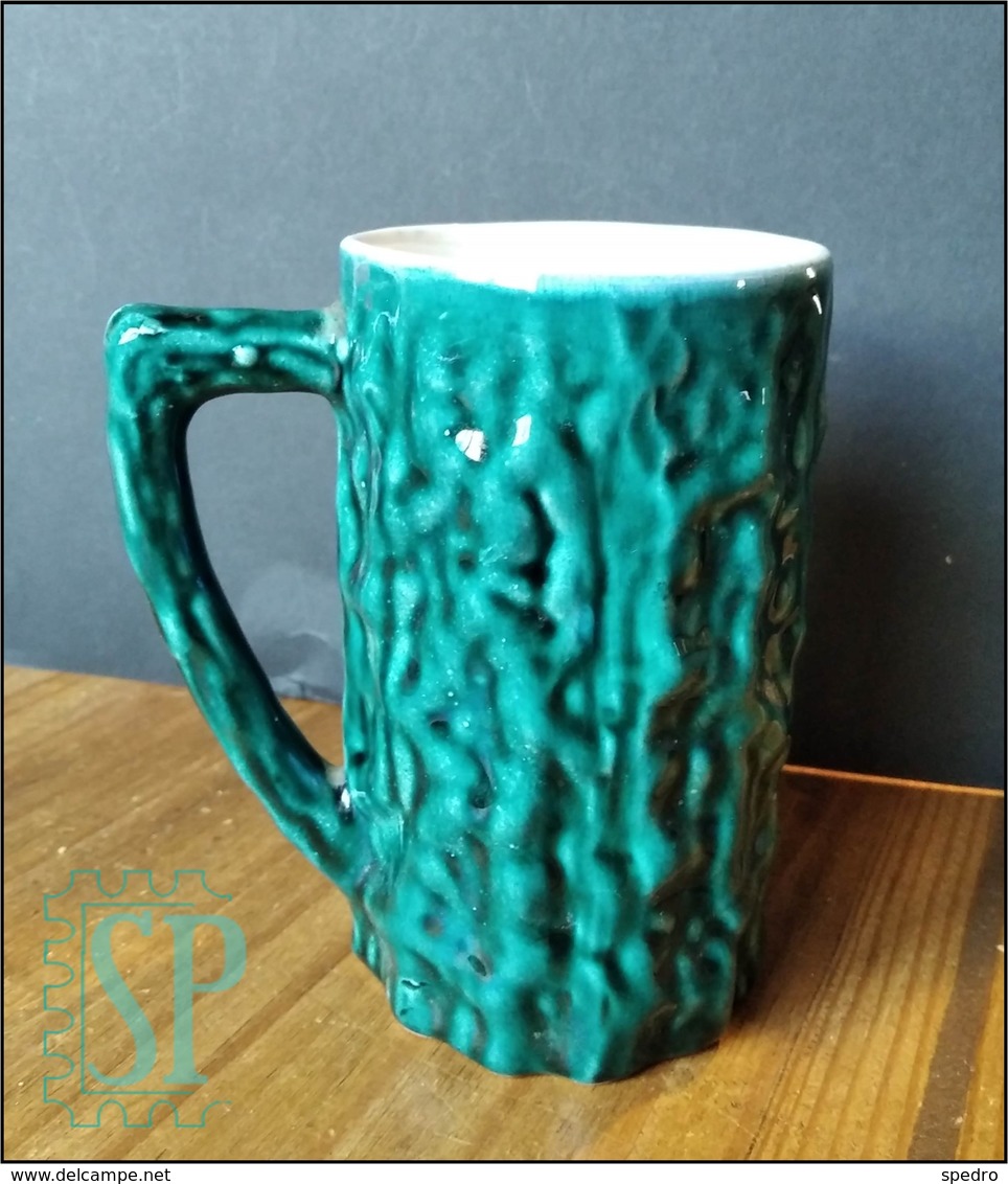 Portugal Caneca Em Cerâmica Vidrado Verde Com Relevo Tasse Céramique émaillée Verte Avec Relief Green Glazed Ceramic Mug - Tazze