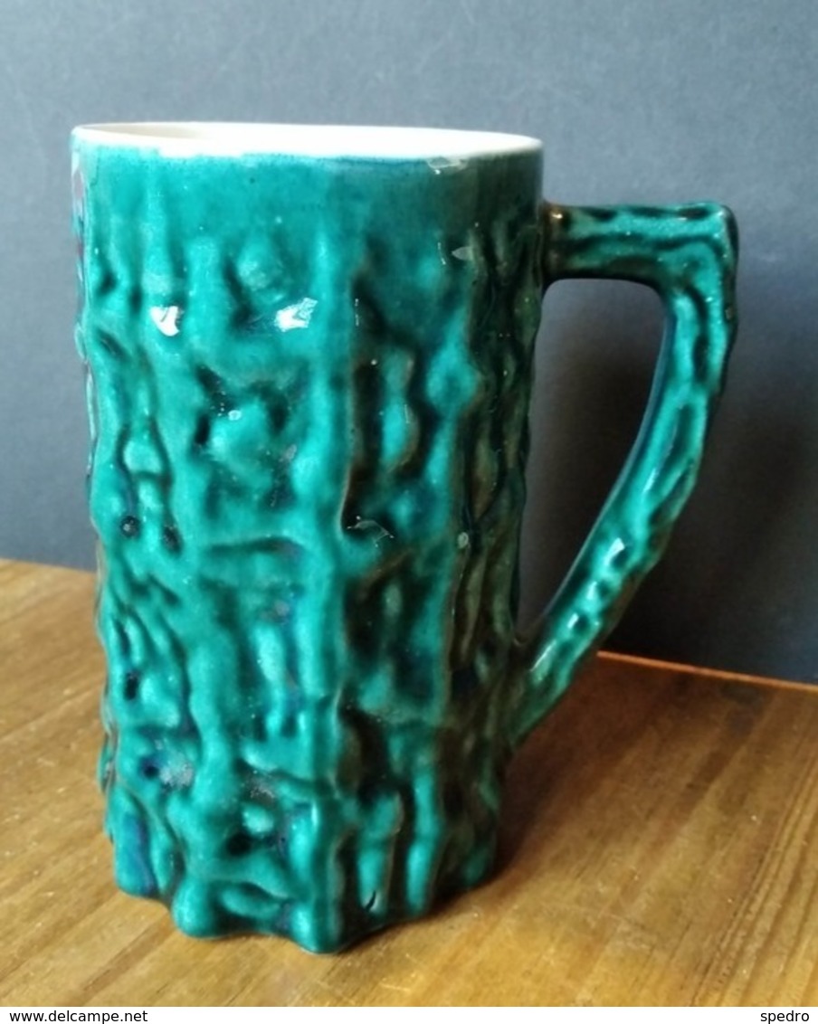 Portugal Caneca Em Cerâmica Vidrado Verde Com Relevo Tasse Céramique émaillée Verte Avec Relief Green Glazed Ceramic Mug - Kopjes