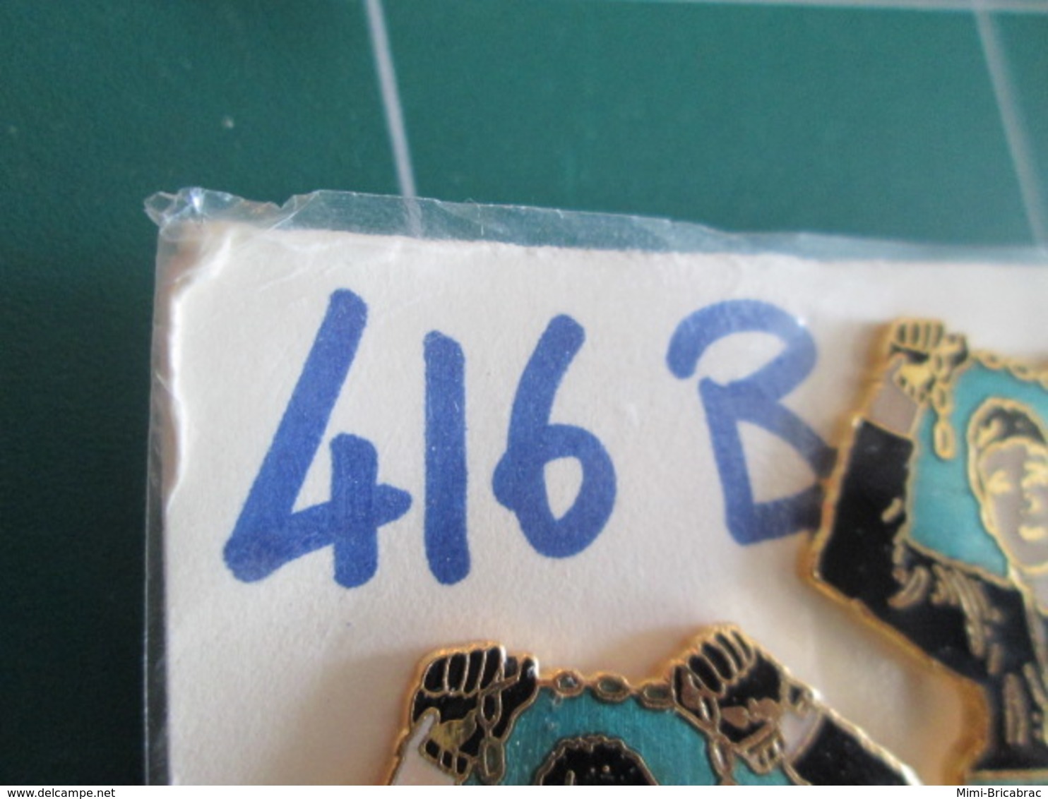 416b Pin's Pins / Beau Et Rare / THEME : MARQUES / PRET A PORTER PARFUM NINA RICCI CLUB - Marques