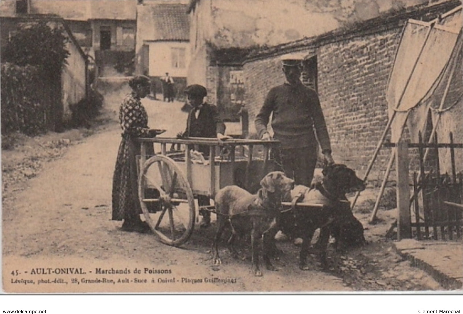 AULT ONIVAL : Marchands De Poissons - Attelage De Chiens - Très Bon état - Altri & Non Classificati