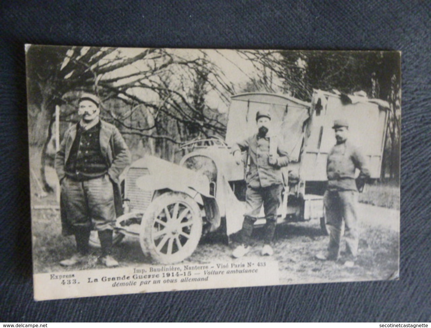 AMBULANCE MILITAIRE DETRUITE PAR UN OBUS ALLEMAND - Scène Animée - Oorlog 1914-18