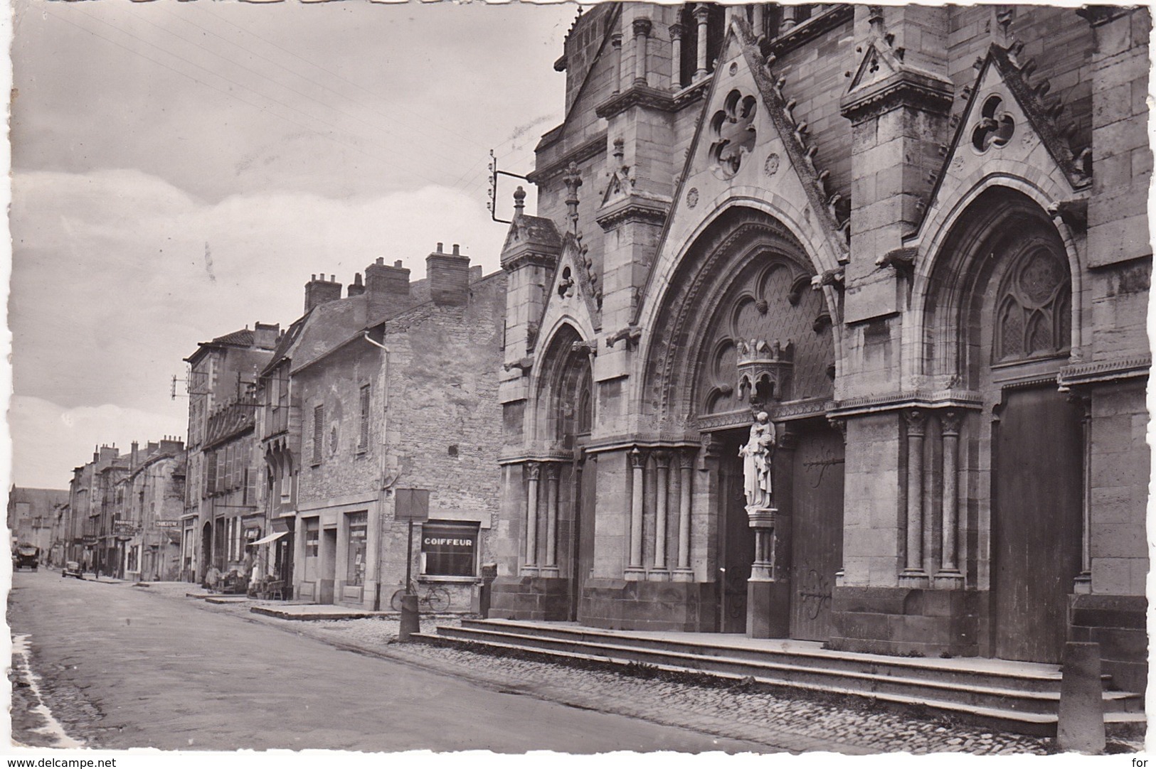 Puy De Dome : AIGUEPERSE : La Grande Rue - Façade De L'église N.D. - Devanture De Coiffeur - ( C.p.s.m. - Photo Vérit. ) - Aigueperse