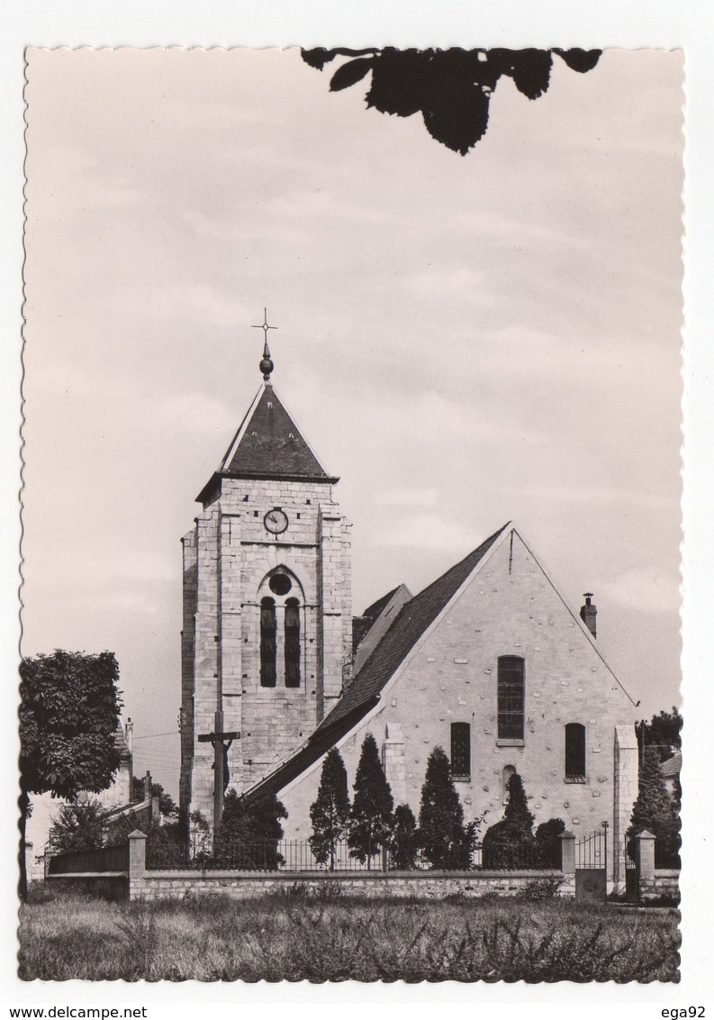 CHEVILLY-LARUE 94 - EGLISE SAINTE COLOMBE - CPSM 10.5cm X 15cm - Chevilly Larue