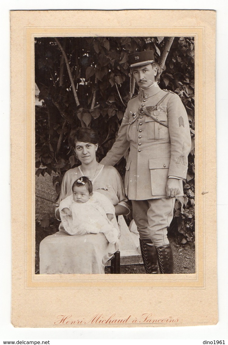 PHOTO 509 - MILITARIA - Photo Originale - Soldat Henri MICHAUD N° 79 Sur Le Képi Avec Femme Et Bébé à SANCOINS - Oorlog, Militair