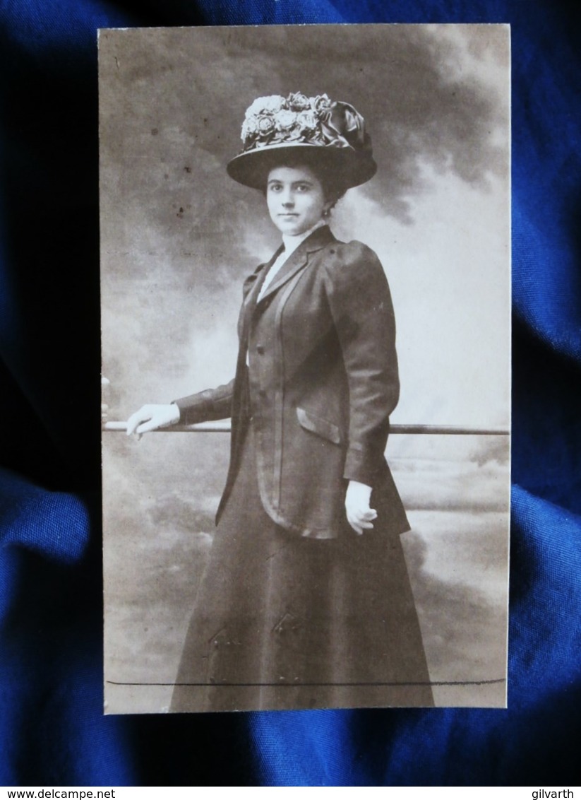 Photo CDV  Boivin Au Mans  Belle Femme élégante  Très Beau Chapeau  CA 1910 - L501A - Personas Anónimos