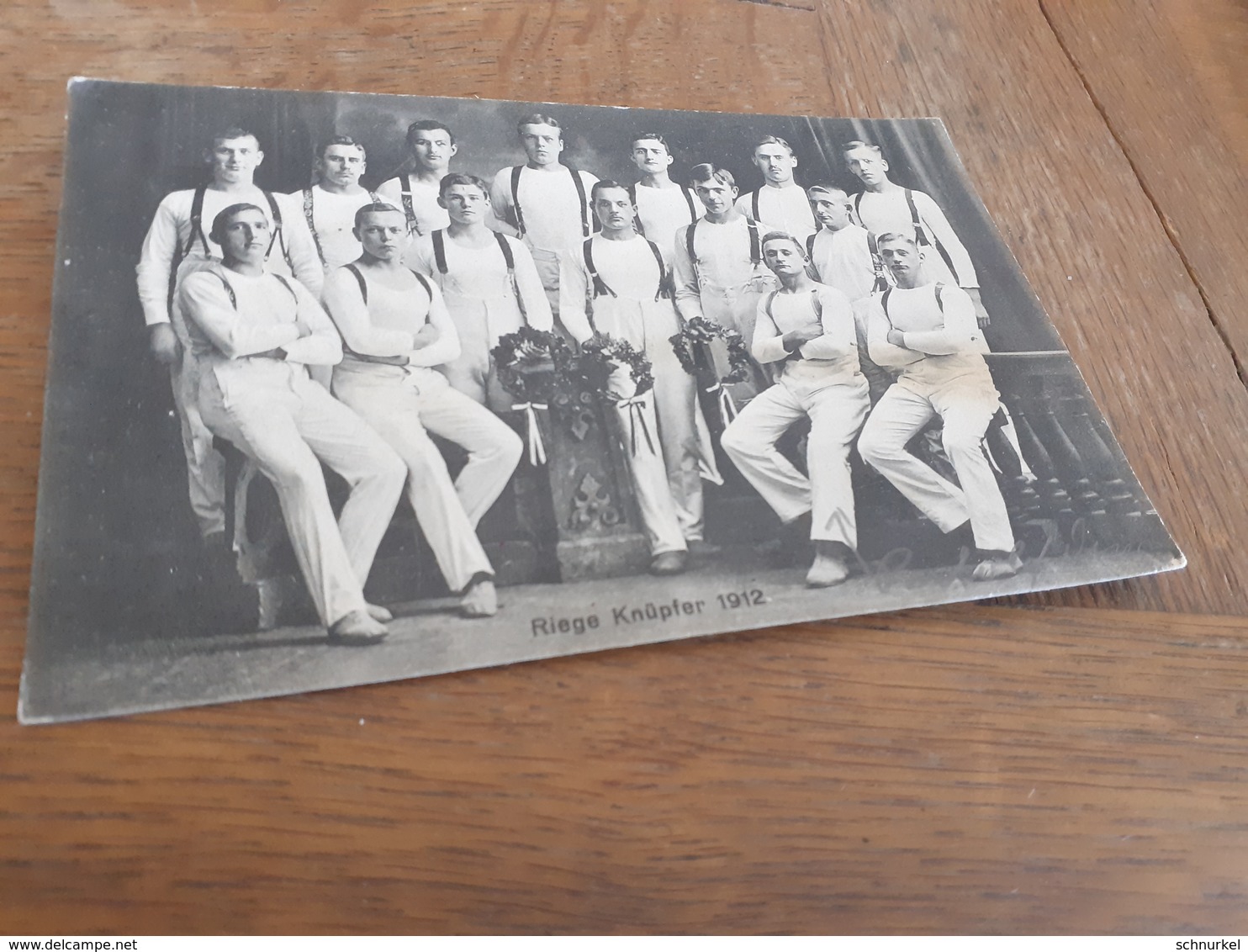 MAENNER IN DEUTSCHLAND DAZUMAL - RIEGE KNUEPFER - 1912 - STRAMME JUNGS IN WEISS MIT KRAENZEN - TURNEN - Atletiek