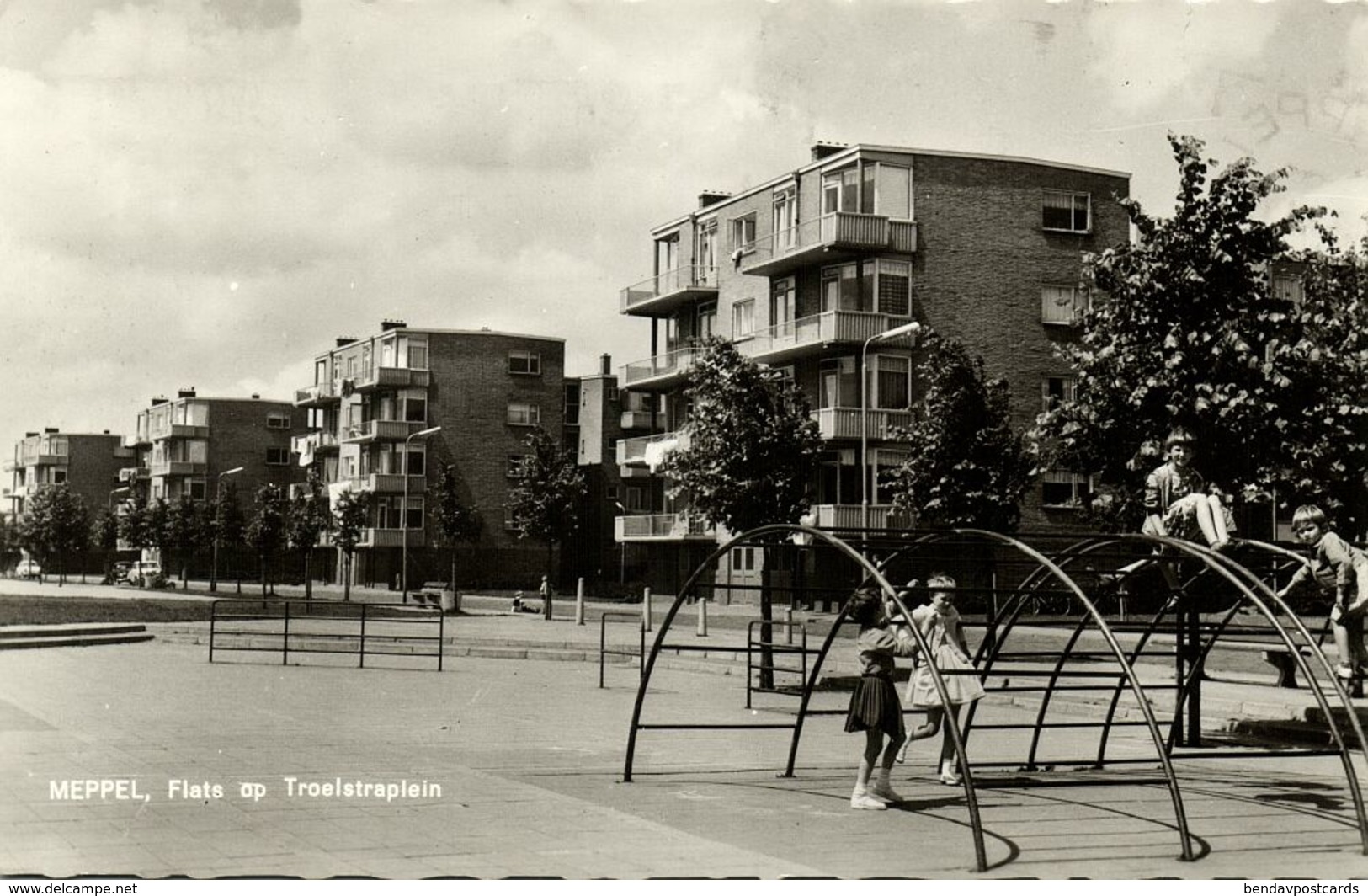 Nederland, MEPPEL, Flats Op Troelstraplein, Speeltuin (1965) Ansichtkaart - Meppel