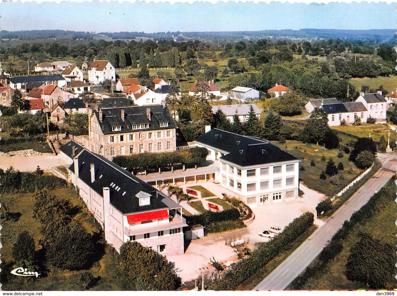 JUVIGNY-sous-ANDAINE - Vue Aérienne - Centre De Réadaptation Fonctionnelle Et Institut Orthopédique - Tirage D'éditeur - Juvigny Sous Andaine