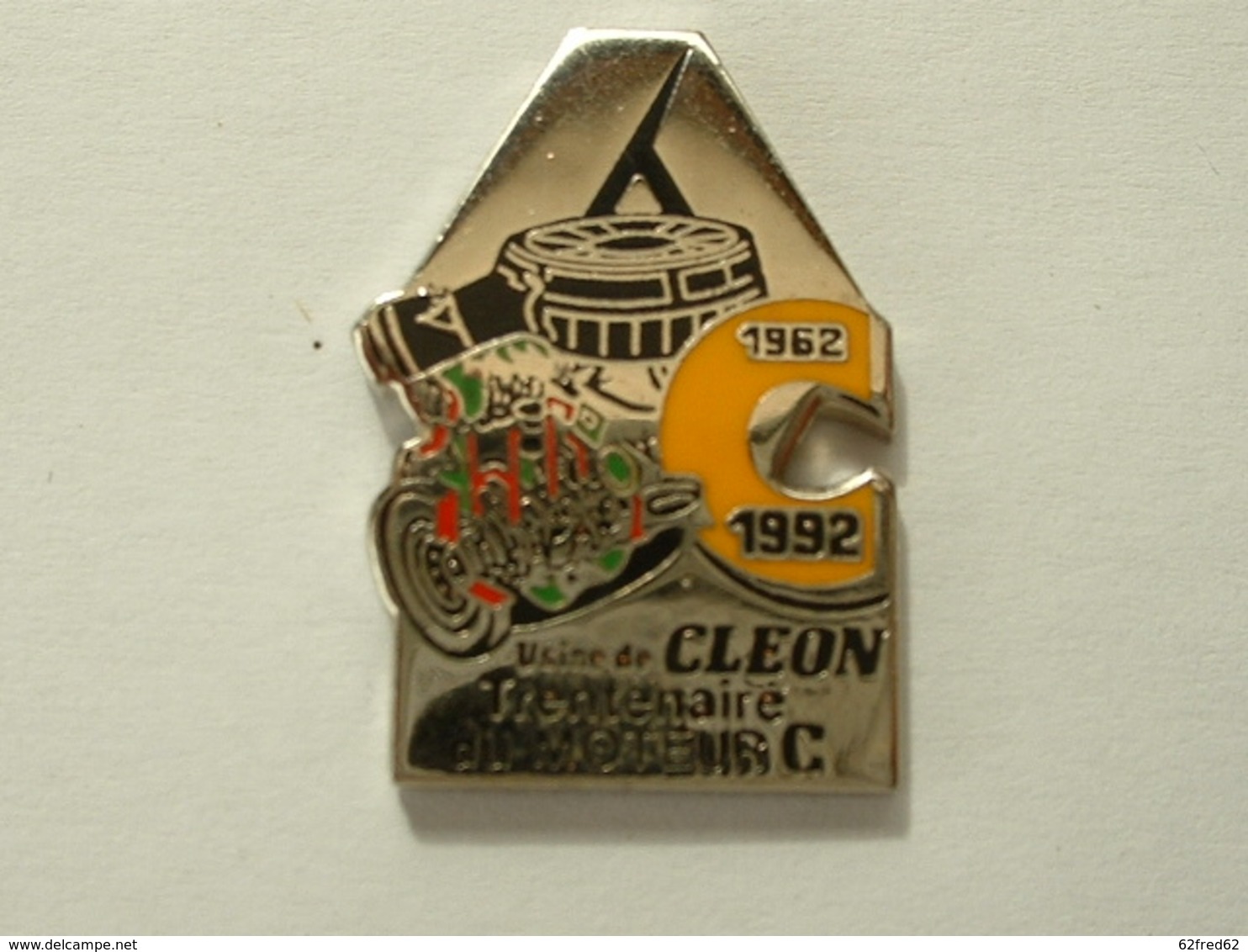 PIN'S RENAULT - USINE DE CLEON - TRENTENAIRE DU MOTEUR C - Renault