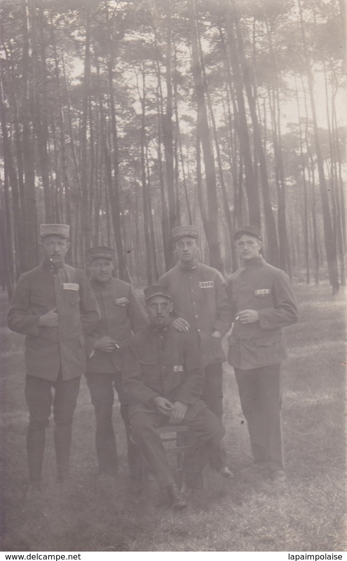 Militaria  Guerre 1917 Carte Photo Prisonniers Au Camp De Mannheim Hôpital Souvenir De Garbu Et Notre Chanpionnat - War 1914-18