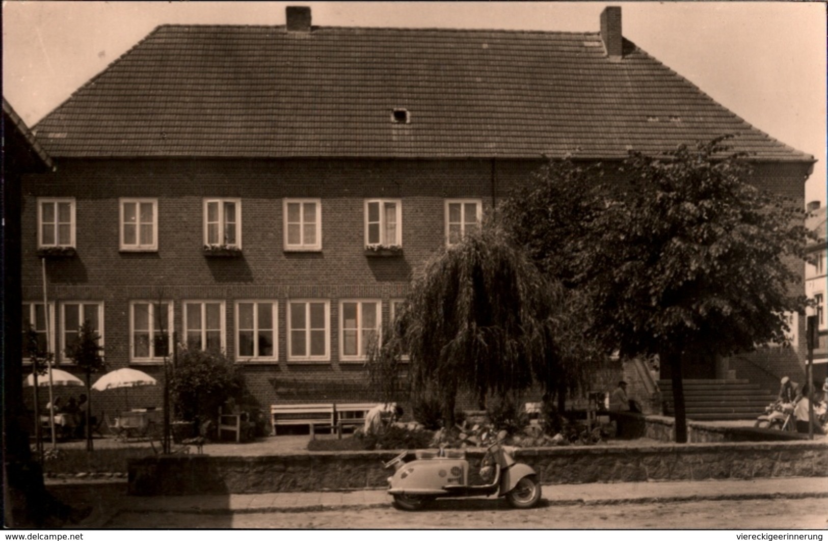 ! DDR Ansichtskarte Malchow In Mecklenburg, Sparkasse, Motorroller - Andere & Zonder Classificatie