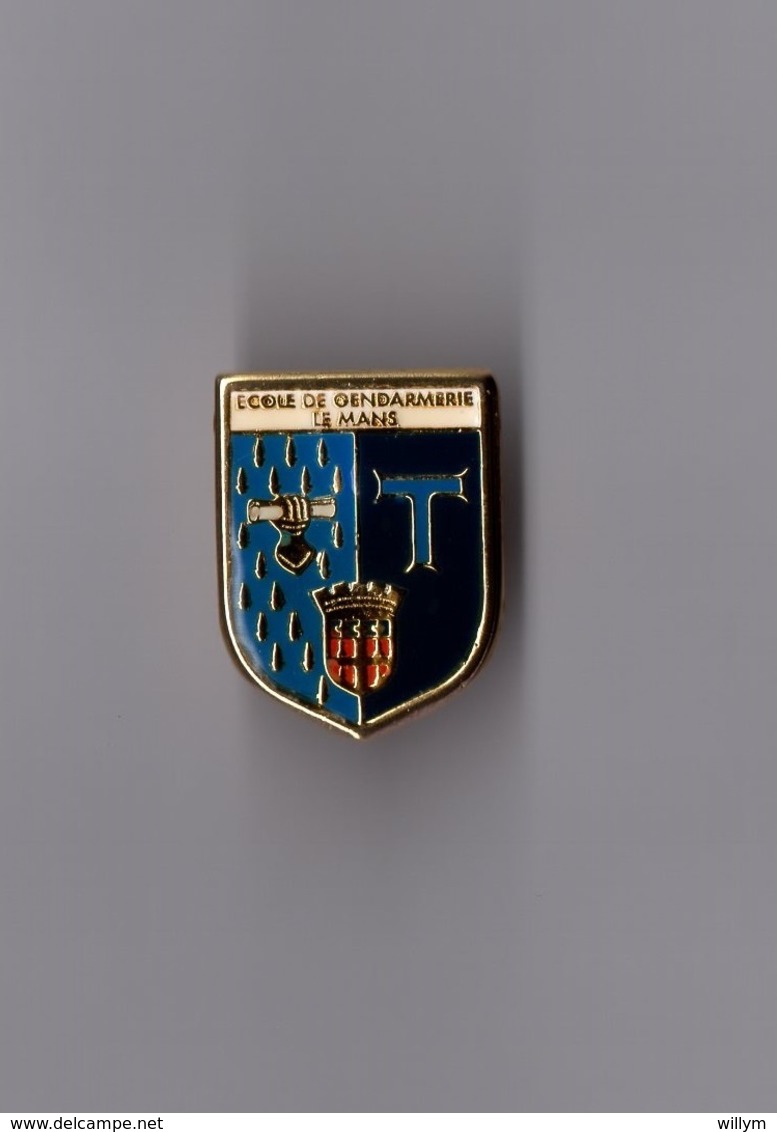 Pin's Police / école De Gendarmerie Le Mans (époxy Base Dorée) Hauteur: 2,6 Cm - Police