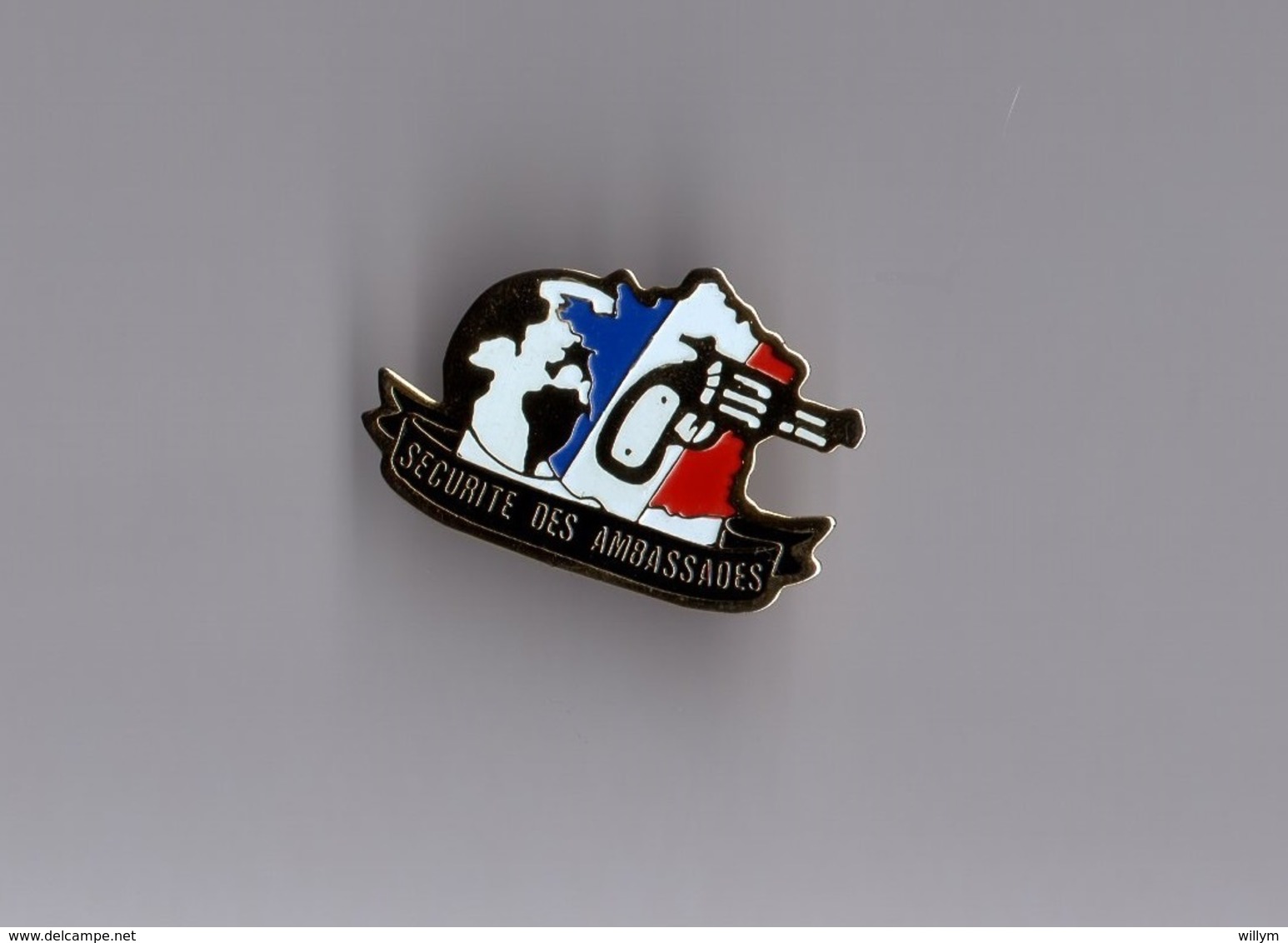 Pin's Police / Sécurité Des Ambassades - Longueur: 2,9 Cm - Police