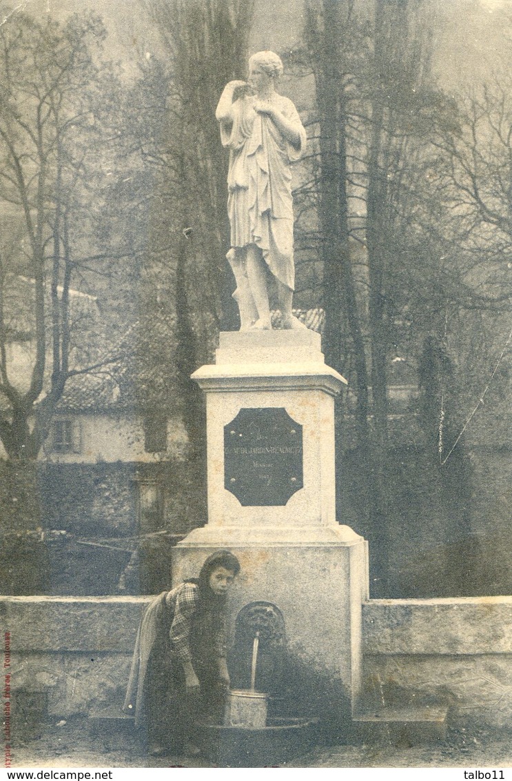 11 - Axat - La Fontaine -   Statue : Sur La Plaque On Peut Lire : Don De Dujardin Beaumetz, Ministre  1907 - Axat