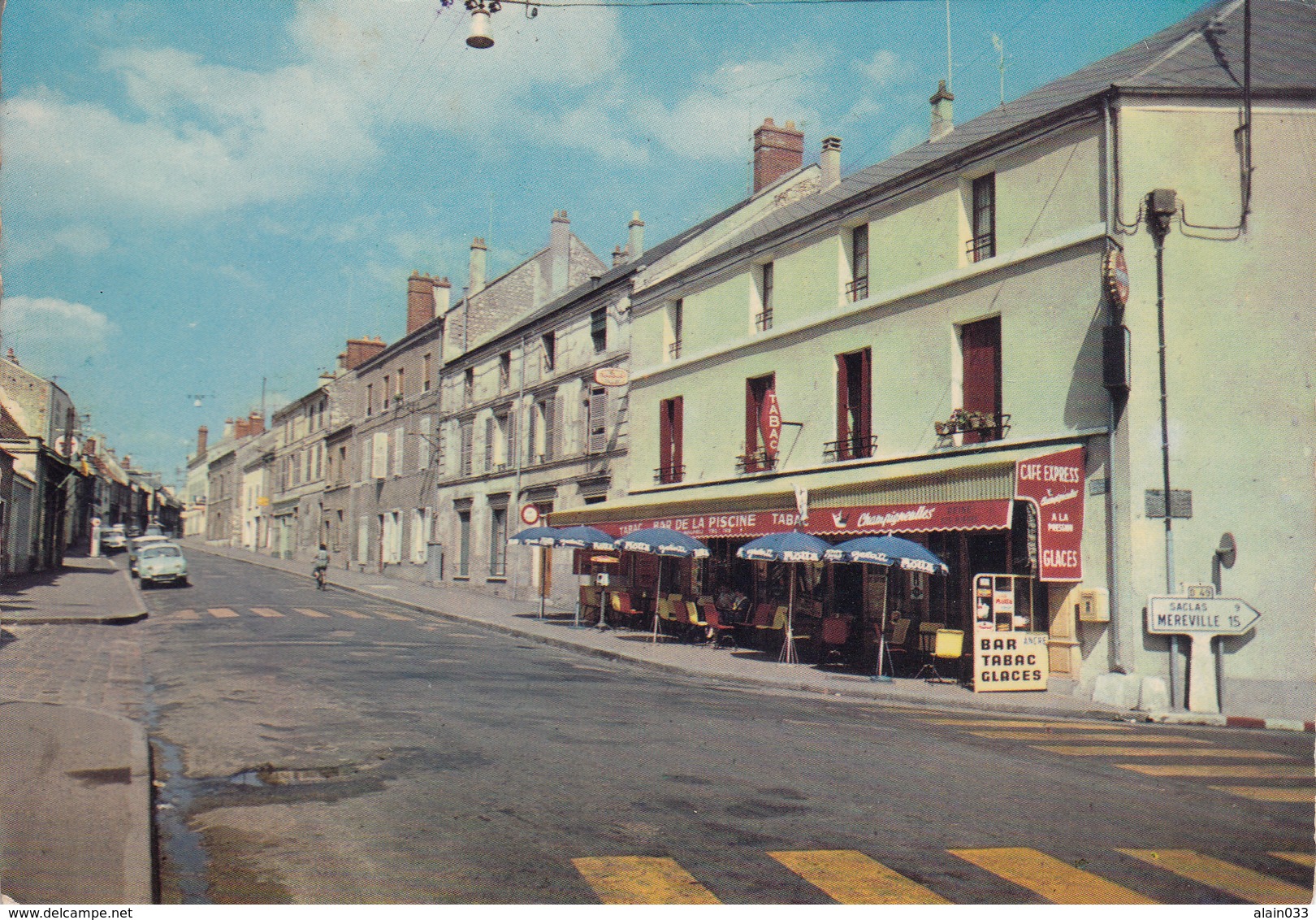 ETAMPES Rue Du Haut Pavé, CPM Grand Format, Dauphine, Commerce - Etampes