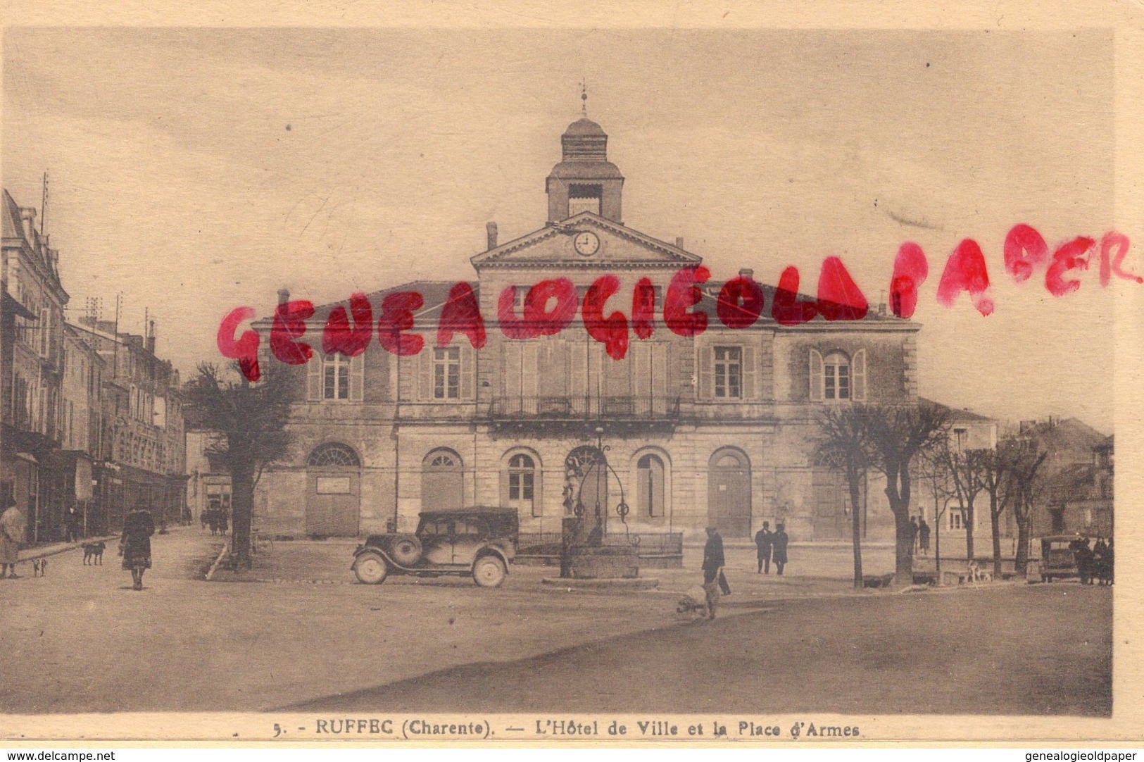 16 - RUFFEC - L' HOTEL DE VILLE ET LA PLACE D' ARMES - CHARENTE - Ruffec