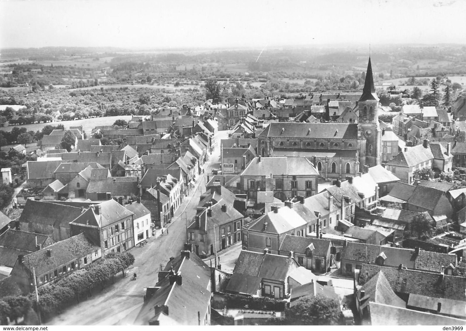 En Avion Au-dessus De ... MOULINS-la-MARCHE - L'Eglise - Moulins La Marche