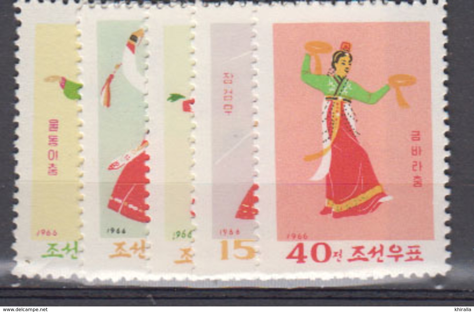 COREE DU  NORD       1966              N °  686 / 690               COTE      12 € 00           ( Q 133 ) - Corée Du Nord