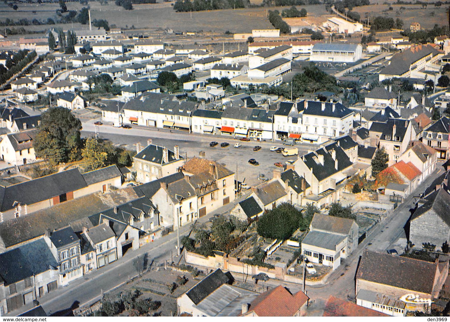 Le MÊLE-sur-SARTHE - Vue Aérienne - La Place Du Marché - Le Mêle-sur-Sarthe