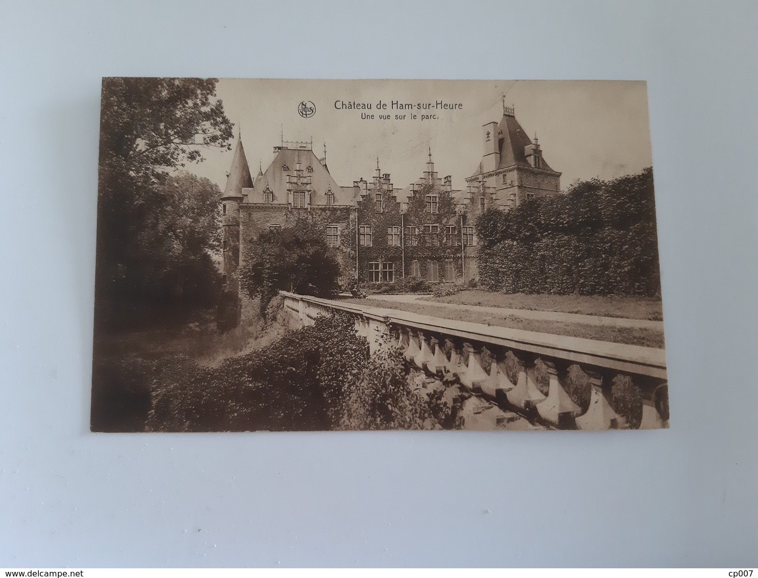 Chateau De HAM-SUR-HEURE Une Vue Sur Le Parc - Ham-sur-Heure-Nalinnes