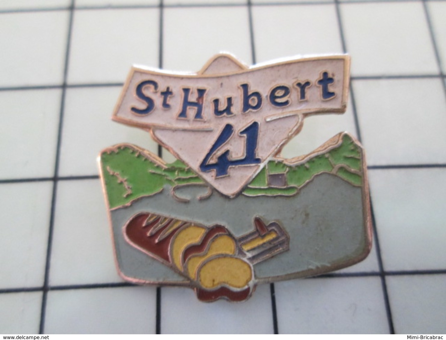 416c Pin's Pins / Beau Et Rare / THEME : ALIMENTATION / FAUX BEURRE ST HUBERT 41 - Levensmiddelen