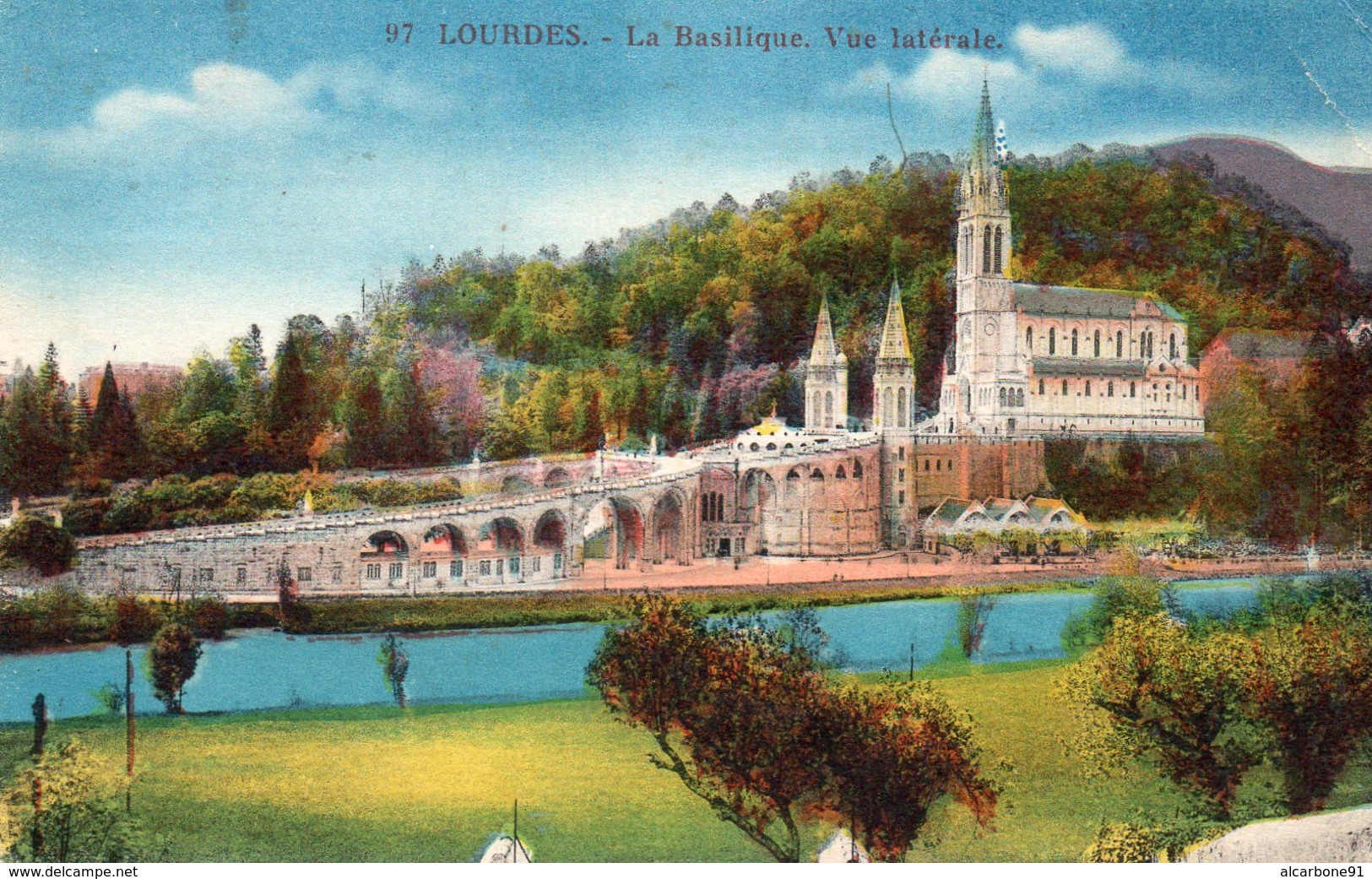 LOURDES - La Basilique - Vue Latérale - Lourdes